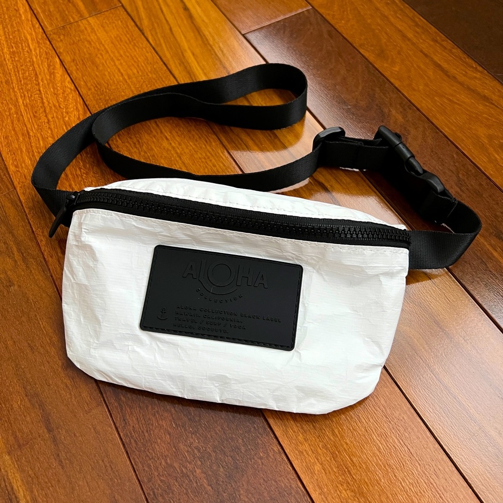 Aloha white belt bag